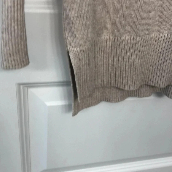 Old navy v neck tunic sweater size small​​ - Picture 4 of 5